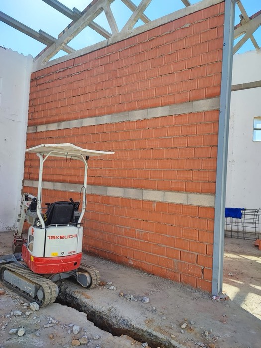 Muro de ladrillo en nave - Reformas Marian Zaragoza