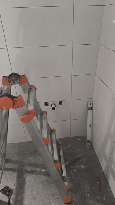Alicatado de baño en blanco - Reformas Marian Zaragoza