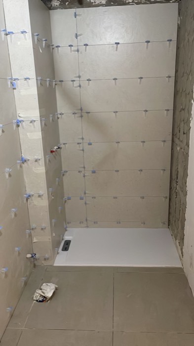 Alicatado de baño en ejecución - Reformas Marian Zaragoza