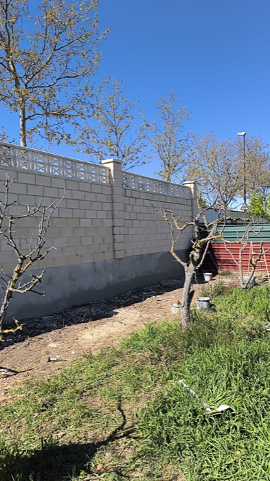 Muro de bloque cara vista con celosía - Reformas Marian Zaragoza