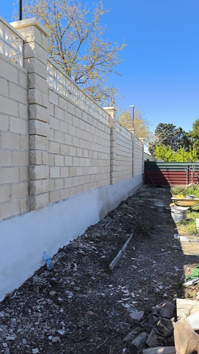 Muro de bloque cara vista con celosía - Reformas Marian Zaragoza