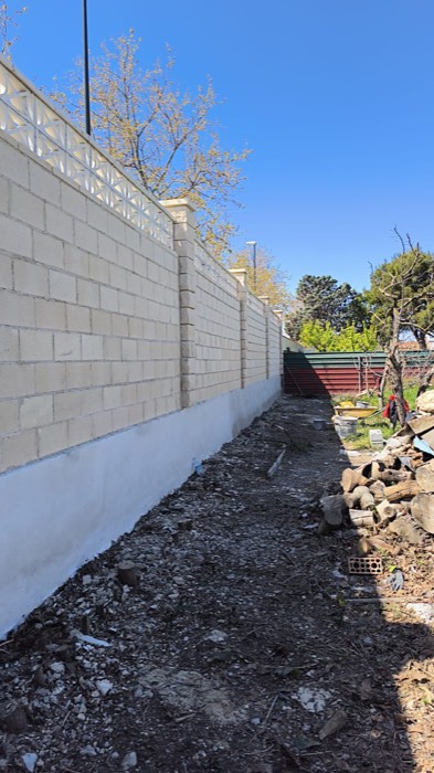 Muro de bloque cara vista con celosía - Reformas Marian Zaragoza