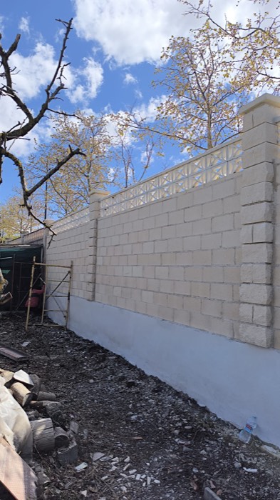 Muro de bloque cara vista con celosía - Reformas Marian Zaragoza
