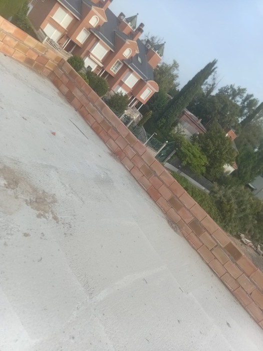Levantamiento de peto de ladrillo en terraza - Reformas Marian Zaragoza