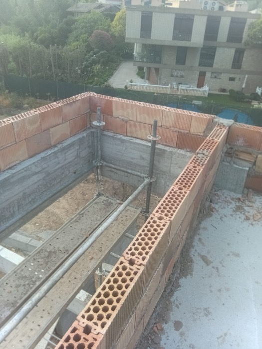 Levantamiento de peto de ladrillo en terraza - Reformas Marian Zaragoza