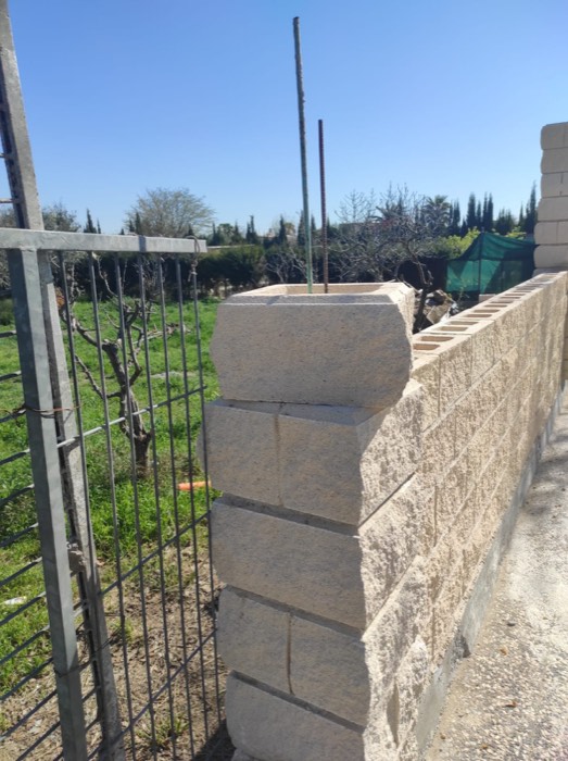 Pilares y muro de bloque cara vista - Reformas Marian Zaragoza