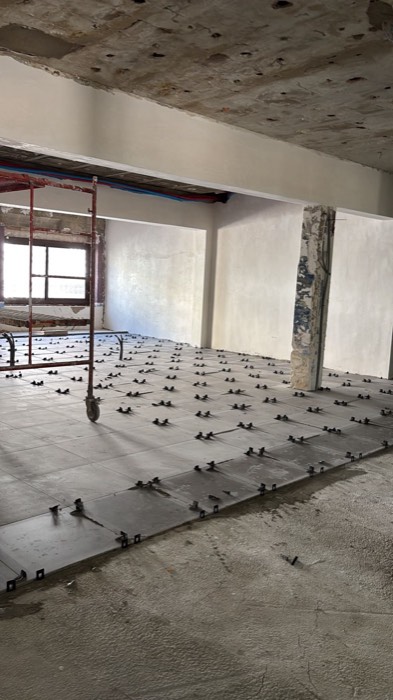 Solado de porcelánico de gran formato en local - Reformas Marian Zaragoza